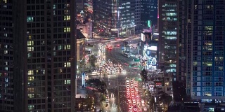晚上的城市交通灯。首尔,韩国。时间流逝。4 k, UHD