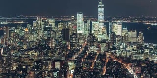 T/L TU的曼哈顿市中心天际线夜间鸟瞰图