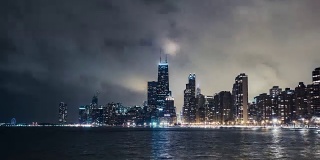 美国伊利诺斯州雾中的芝加哥夜景