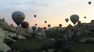 几十个热气球飞过卡帕多西亚视频素材模板下载