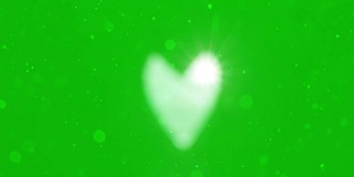 心脏与粒子模糊在孤立的绿色