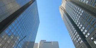 商业区的摩天大楼