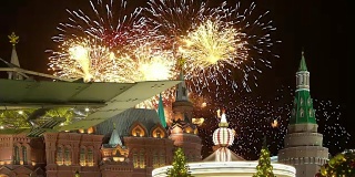 管理广场晚上的烟花。莫斯科,俄罗斯