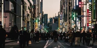 日本东京银座路拥挤购物的4k时间间隔