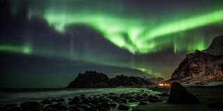 挪威罗浮敦群岛上空北极光的时间流逝