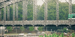 奥斯特里茨桥上的巴黎地铁