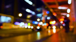人群:大城市的夜间交通灯视频素材模板下载