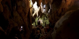 洞穴的游客