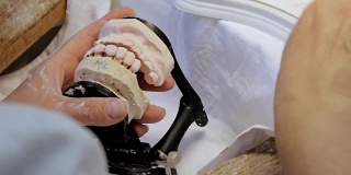 牙颌修复医生的牙齿修复颜色