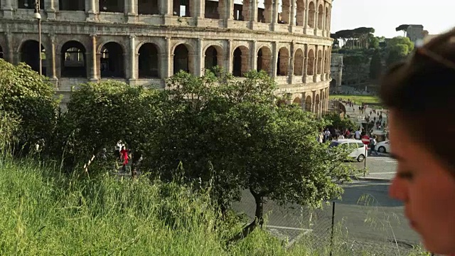 游客在罗马:素描的竞技场