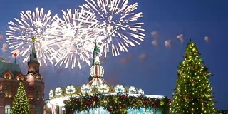 管理广场晚上的烟花。莫斯科，俄罗斯(放大)