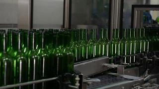 葡萄酒装瓶厂视频素材模板下载