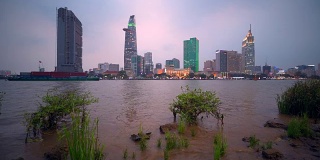4k电影胡志明天际线和西贡河的灰尘，胡志明市，越南