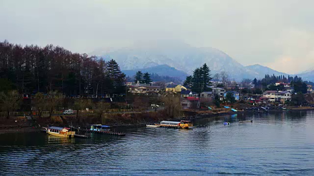 日本川口湖雪景。富士山。