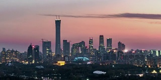 T/L TD鸟瞰图北京CBD区域，白天到夜晚过渡/北京，中国