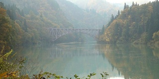 日本福岛三岛，福岛第一桥与红叶景观