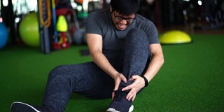 慢动作-亚洲人在蹲跳时受伤