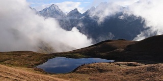 Koruldi湖，上Svaneti, Mestia靠近Ushba关口。格鲁吉亚欧洲。高加索地区。高清视频