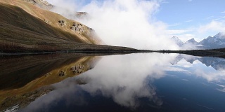 Koruldi湖，上Svaneti, Mestia靠近Ushba关口。格鲁吉亚欧洲。高加索地区。高清视频