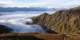 从古里山口拍摄的梅尔山全景。上斯瓦内提，乌斯巴关口附近的梅斯蒂亚。格鲁吉亚欧洲。高清视频