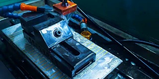 全高清视频工业和金属工作概念从电焊工具工作与水冷系统