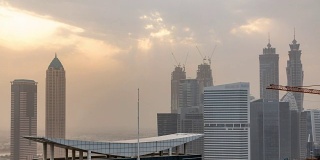 迪拜商业海湾塔在日落空中的延时