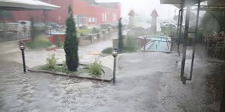 雨和冰雹风暴