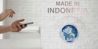 手发射地球全息图和印尼制造文字