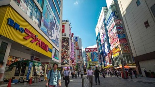 时间流逝，行人拥挤的购物秋叶原电力城市东京视频素材模板下载