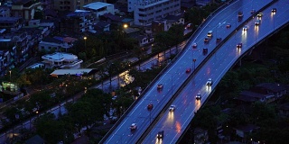 道路和高速公路在曼谷城市黄昏的交通概念，泰国