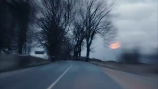 4K Driving POV Hyperlapse at sunset。在黑森林的乡村道路上开车的视频片段时光流逝。UHD间隔拍摄。视频素材模板下载