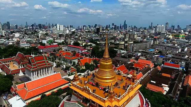 从空中俯瞰从曼谷的一个无人机Wat Saket - Temple of the Golden Mountain