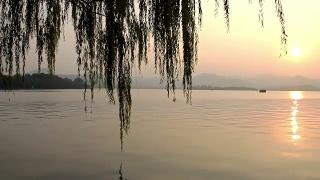 年代中国杭州西湖的美丽日落视频素材模板下载