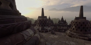 婆罗浮屠寺庙在日出，中爪哇，印度尼西亚。4K分辨率视频旅游宗教探索概念