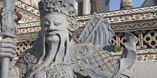 手持式视角:卧龙寺的中国武士石雕