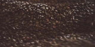 用高速相机拍摄咖啡豆