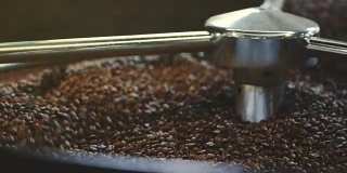 用机器烘咖啡豆