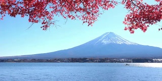 富士山秋季湖景