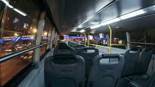 T/L WS PAN Inside View of Bus Moving Down Street at Night /北京，中国视频素材模板下载