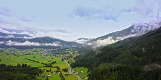 无人机鸟瞰图-飞越阿尔卑斯山，奥地利