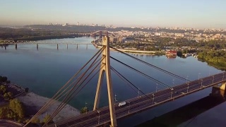 夕阳下的乌克兰基辅大桥的视频视频素材模板下载