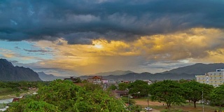 4K延时:美丽的日落在万荣，老挝