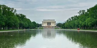 华盛顿特区的林肯纪念堂和倒影池