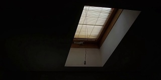 现代现代公寓的天窗
