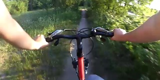 去pro - action相机在森林自行车