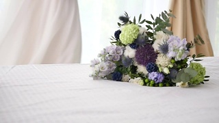 Wedding bouquet for bride on the bed视频素材模板下载