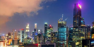 4K延时电影场景移动的云和新加坡天际线的城市光