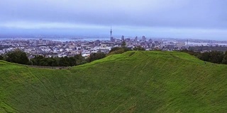 4K时间流逝缩小:奥克兰城市景观从伊甸山