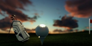 高尔夫球杆和球在发球与美丽的时间流逝日出，焦点转移，倾斜红旗
