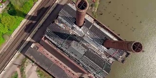 纽约中央铁路废弃工厂的鸟瞰图-电厂在扬克斯的哈德逊河。